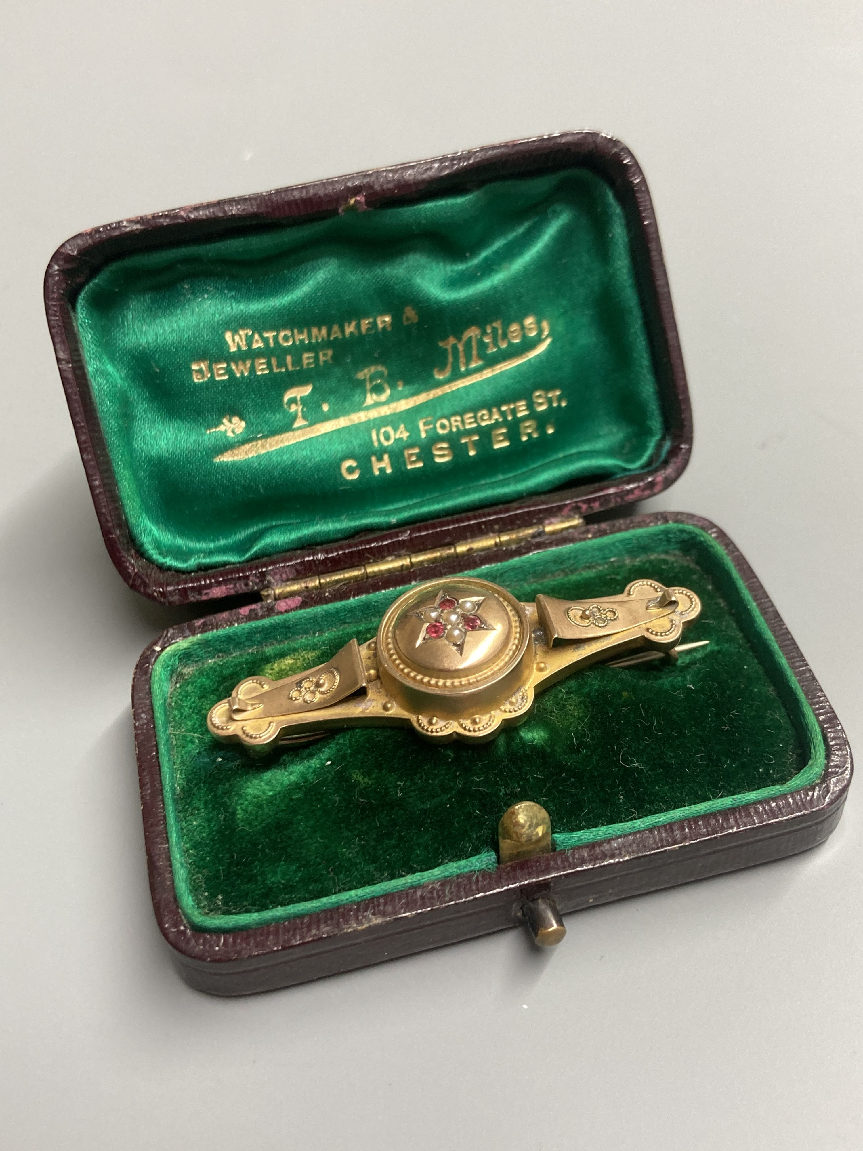 An Edwardian 9ct gold and gem set bar brooch, 47mm, gross 4.1 grams